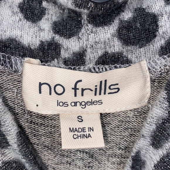 Long Sleeve Cut Out Grey leopard Shirt Size: S - Picture 3 of 4